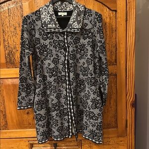 Le Maglie di Sofia Black and White Sweater Coat Sweater.